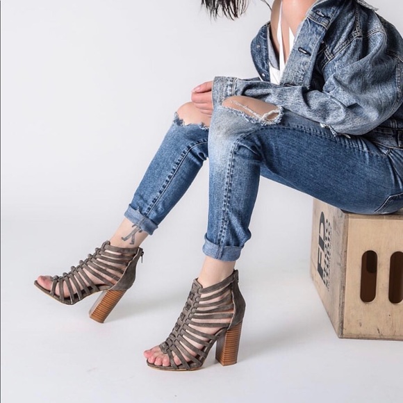 Shoeroom21 boutique Shoes - NEW**Ladies high top straps chunky heels sandal